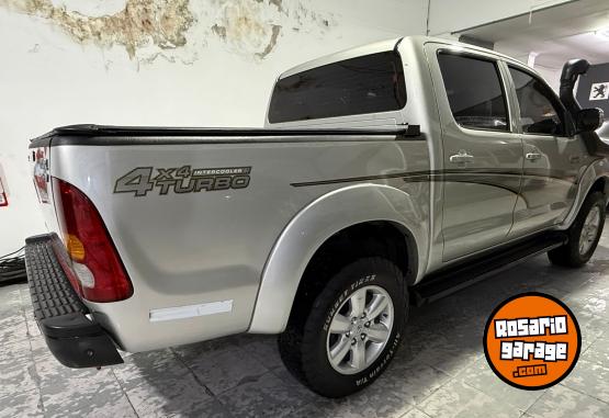 Camionetas - Toyota HILUX SRV 3.0 TDI 4X4 2006 Diesel 383000Km - En Venta