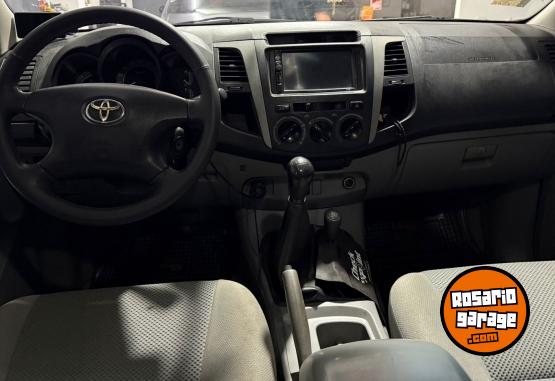 Camionetas - Toyota HILUX SRV 3.0 TDI 4X4 2006 Diesel 383000Km - En Venta