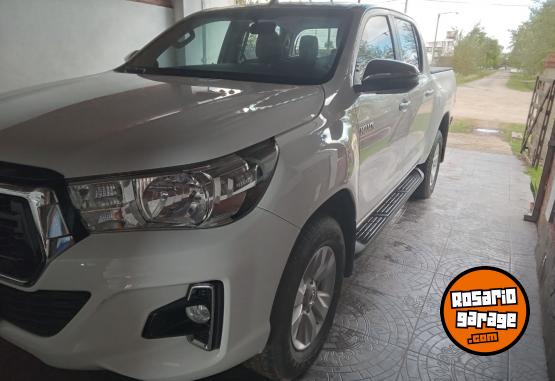 Camionetas - Toyota TOYOTA HILUX SRV 4X2 2019 Diesel 70000Km - En Venta