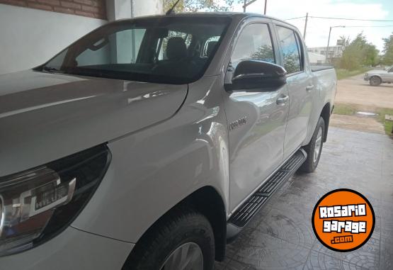 Camionetas - Toyota TOYOTA HILUX SRV 4X2 2019 Diesel 70000Km - En Venta