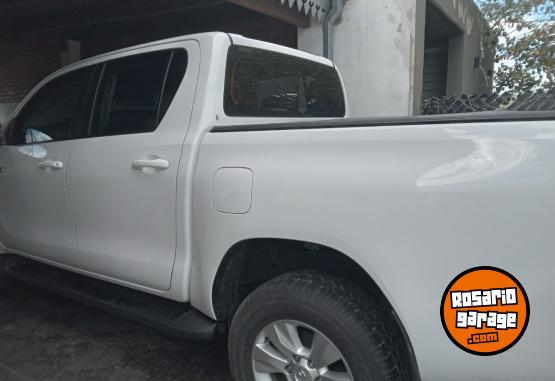 Camionetas - Toyota TOYOTA HILUX SRV 4X2 2019 Diesel 70000Km - En Venta