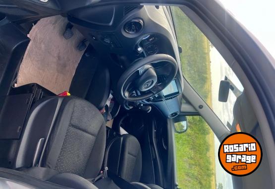 Autos - Mercedes Benz Vito 1.6, furg�n mixto 2021 Diesel 59000Km - En Venta