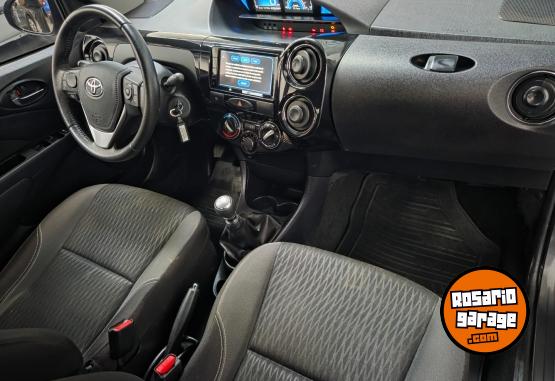 Autos - Toyota Etios 2021 Nafta 121000Km - En Venta