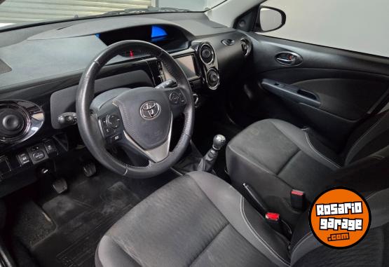 Autos - Toyota Etios 2021 Nafta 121000Km - En Venta