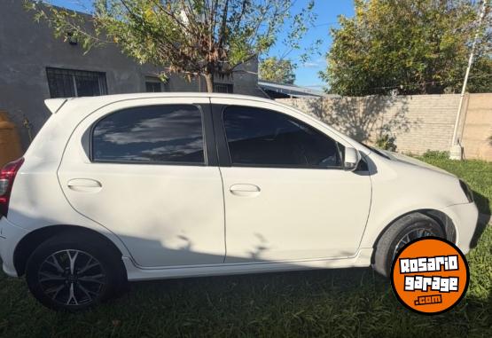 Autos - Toyota ETIOS XLS 2023 Nafta 83000Km - En Venta