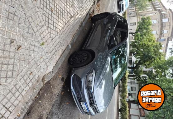 Autos - Volkswagen Polo Track 2023 Nafta 30000Km - En Venta