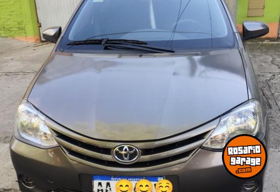 Autos - Toyota Etios 2016 Nafta 140000Km - En Venta