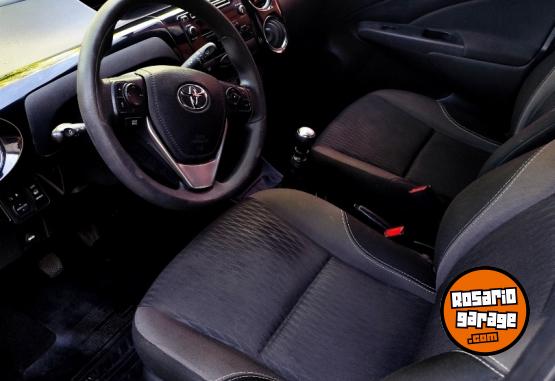 Autos - Toyota Etios 2016 Nafta 140000Km - En Venta