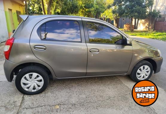 Autos - Toyota Etios 2016 Nafta 140000Km - En Venta