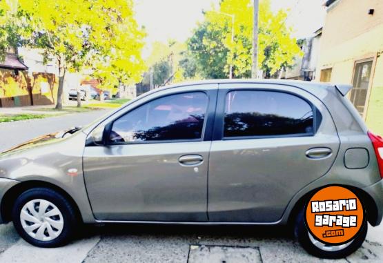 Autos - Toyota Etios 2016 Nafta 140000Km - En Venta