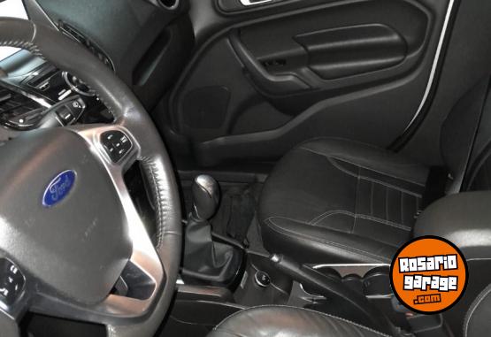 Autos - Ford Fiesta Titanium 2017 Nafta 77000Km - En Venta