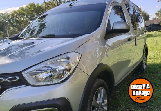 Utilitarios - Renault KANGOO STEPWAY 2024 Nafta 29000Km - En Venta