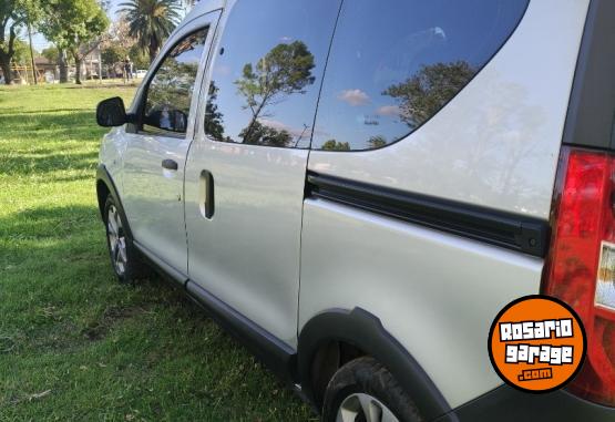 Utilitarios - Renault KANGOO STEPWAY 2024 Nafta 29000Km - En Venta