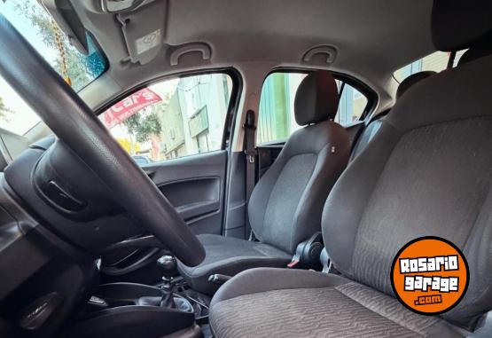 Autos - Fiat Cronos Pack Conectividad 2021 Nafta 98000Km - En Venta