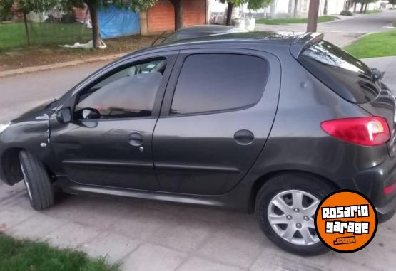 Autos - Peugeot 207 2010 Nafta 220000Km - En Venta
