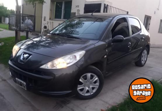 Autos - Peugeot 207 2010 Nafta 220000Km - En Venta