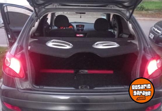 Autos - Peugeot 207 2010 Nafta 220000Km - En Venta