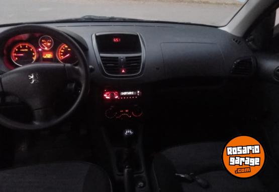 Autos - Peugeot 207 2010 Nafta 220000Km - En Venta
