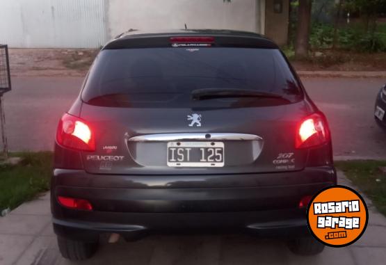 Autos - Peugeot 207 2010 Nafta 220000Km - En Venta