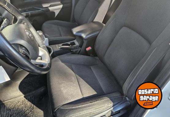 Camionetas - Toyota Hilux srv 2019 Diesel 150000Km - En Venta