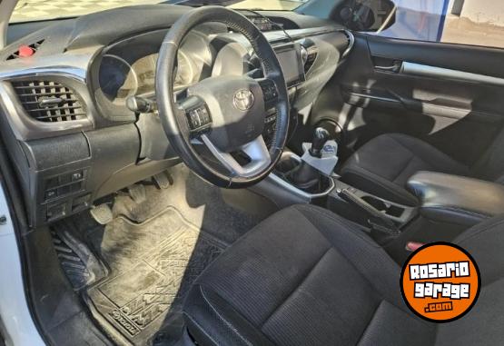 Camionetas - Toyota Hilux srv 2019 Diesel 150000Km - En Venta