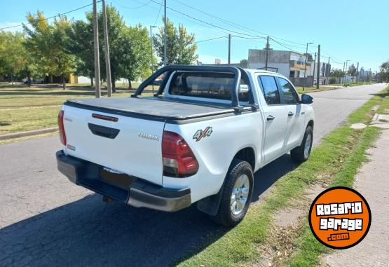 Camionetas - Toyota Hilux DX 2.4 4X4 2019 Diesel 200000Km - En Venta