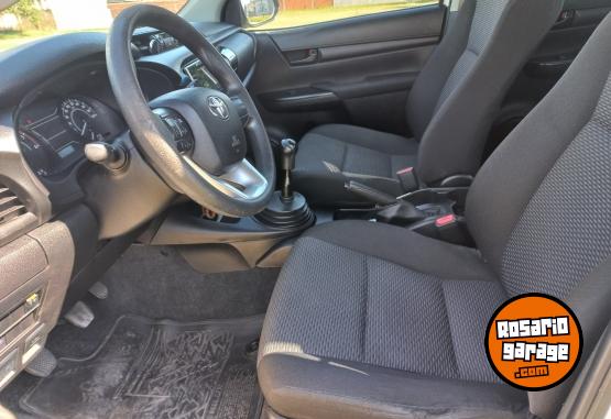 Camionetas - Toyota Hilux DX 2.4 4X4 2019 Diesel 200000Km - En Venta