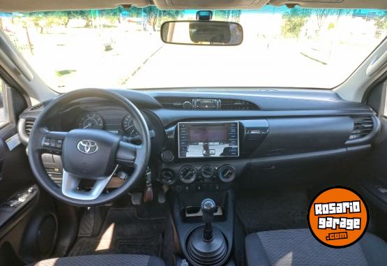 Camionetas - Toyota Hilux DX 2.4 4X4 2019 Diesel 200000Km - En Venta