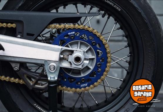 Motos - Husqvarna 701 supermoto 2018 Nafta 13500Km - En Venta