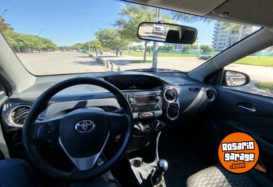 Autos - Toyota Etios XS 1.5 2015 Nafta 103000Km - En Venta