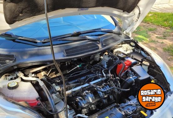 Autos - Ford Fiesta titanium kinetic 2011 Nafta 117000Km - En Venta