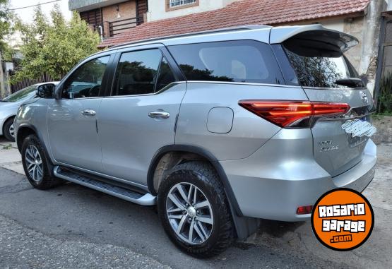 Camionetas - Toyota SW4 SRX AT. 2017 Diesel 137500Km - En Venta