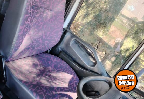 Camiones y Gr�as - Iveco Tector 170E22 chasis dormitorio �nica mano 220 HP - En Venta