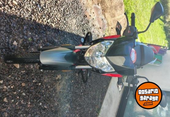 Motos - Bajaj Rousser 125 cc 2022 Nafta 4400Km - En Venta