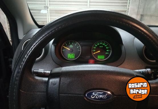 Autos - Ford Fiesta Max 2006 Nafta 161000Km - En Venta