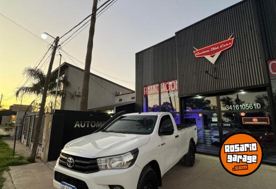 Camionetas - Toyota Hilux Cabina Simple 2017 Diesel 173000Km - En Venta