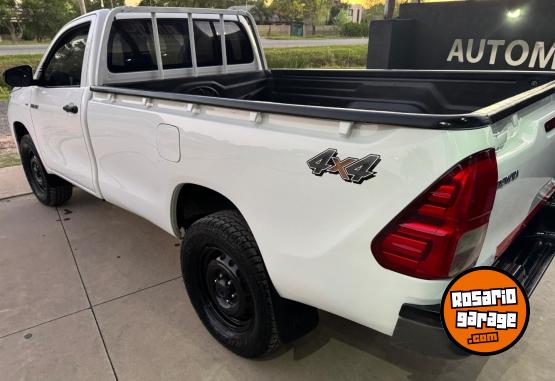 Camionetas - Toyota Hilux Cabina Simple 2017 Diesel 173000Km - En Venta
