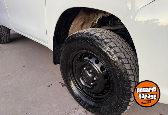 Camionetas - Toyota Hilux Cabina Simple 2017 Diesel 173000Km - En Venta