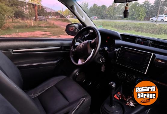 Camionetas - Toyota Hilux Cabina Simple 2017 Diesel 173000Km - En Venta