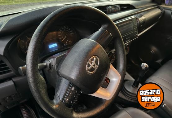 Camionetas - Toyota Hilux Cabina Simple 2017 Diesel 173000Km - En Venta