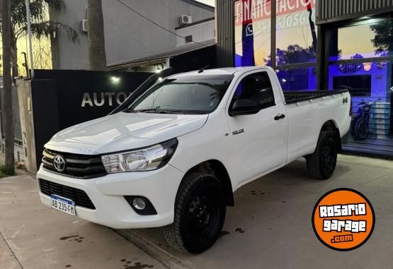 Camionetas - Toyota Hilux Cabina Simple 2017 Diesel 173000Km - En Venta