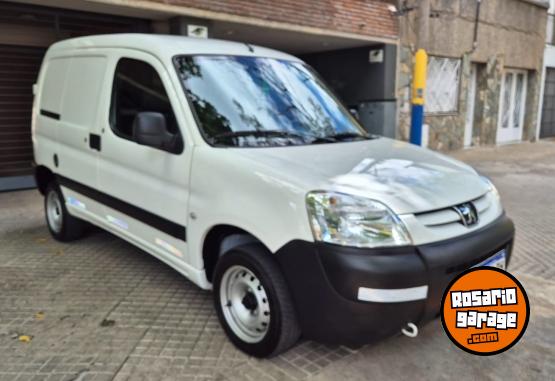 Utilitarios - Peugeot Partner 1ra mano impecabl 2021 Diesel 128000Km - En Venta
