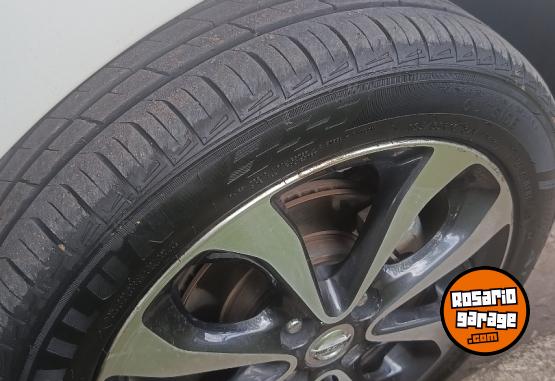 Autos - Nissan March 2017 Nafta 86000Km - En Venta