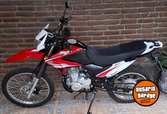 Motos - Corven Triax 250cc 2026 Nafta 6000Km - En Venta