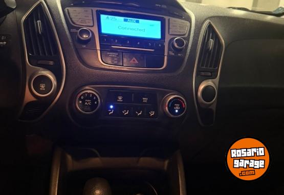 Autos - Hyundai Tucson 2.0 gl 4x2 2012 Nafta 122000Km - En Venta