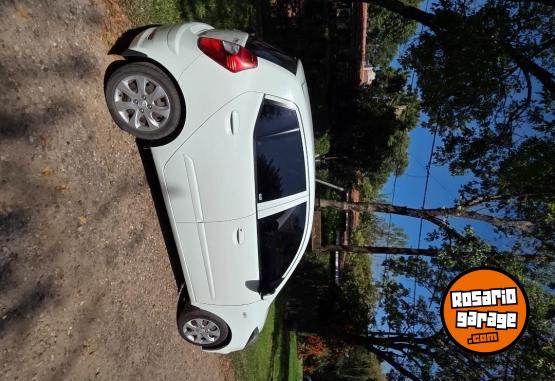 Autos - Hyundai i10 2011 Nafta 94100Km - En Venta