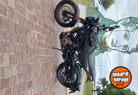 Motos - Husqvarna Svartpilen 401 2022 Nafta 3000Km - En Venta