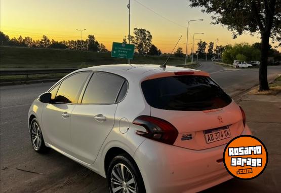 Autos - Peugeot 208 2019 Nafta 106000Km - En Venta