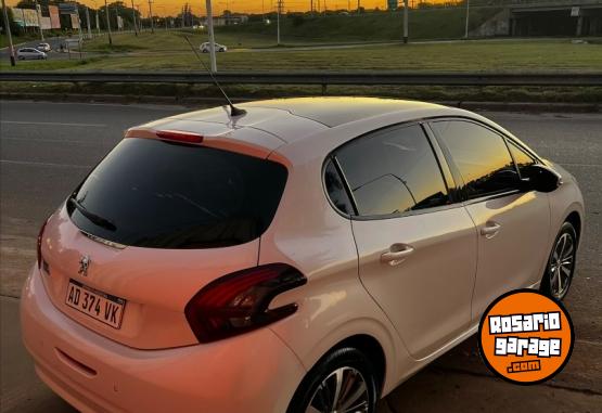 Autos - Peugeot 208 2019 Nafta 106000Km - En Venta