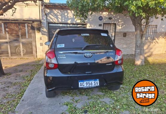 Autos - Toyota Etios platinum 2018 Nafta 93000Km - En Venta
